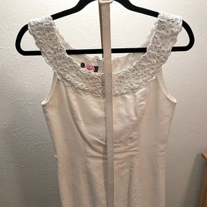 Lovely Kristin Davis white dress with belt